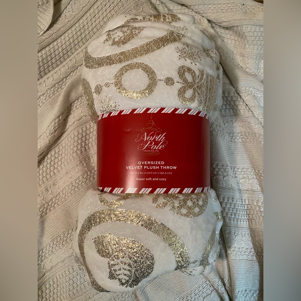 North Pole Trading Co. Oversized Velvet Plush Throw NWT